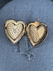 Vintage Gold Tone Etched Double Heart Locket Pendant Japan Marked Retro Jewelry