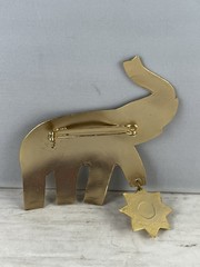 Vintage Elephant Onyx Brooch Pin Hand Etched Gold Tone Metal