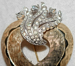 Gorgeous! Signed JOMAZ Pave Golden Heart Brooch