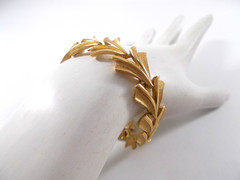 VTG 1960’s Gold Tone Puccini Textured V-Link Bracelet with Safety Chain