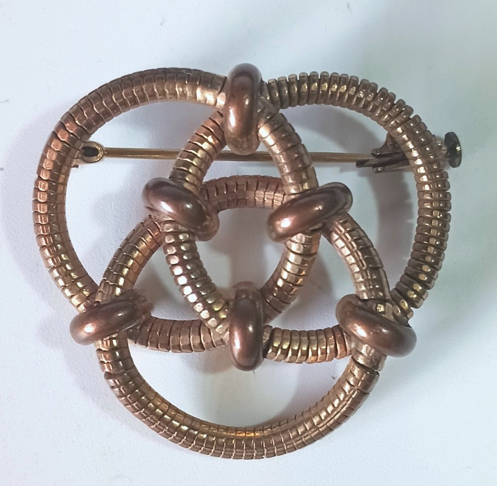 Vintage Copper-tone Brooch: Three Interlocking Rings w/ Trombone Clasp 1.5″