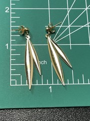 Vintage 1.5” Gold Tone Metal Dangle Earrings