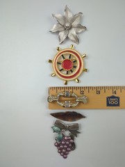 Lot of 9 Vintage Costume Estate Jewelry Pins Brooches Mixed Lot Gold Silver Tone