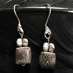 UNIQUE ESTATE HAND MADE STERLING SILVER PORCELAIN BEAD DANGLE EARRINGS 1 5/8”