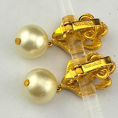 Vintage Crown Trifari Red Enamel Faux Pearl Dangle Earrings 1.5″ Gold Tone