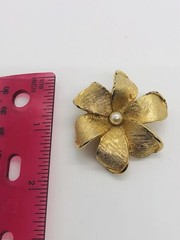 Vintage goldtone floral faux pearl textured brooch A662? or 1662?