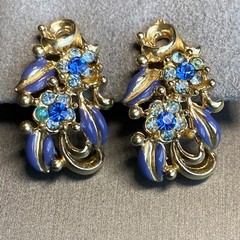 Vintage Clip-On Climber Earrings Estate Jewelry Pre-Owned Blue Flower 1950s