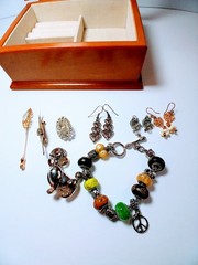 Jewelry Trinket Hinged Box W/ 8 Piece Jewelry Lot Vintage Modern Costume