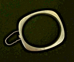 Vintage Sterling Silver Diamond Cut Square Shape Hinged Bangle Bracelet 7”