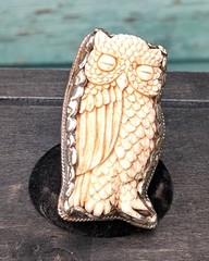 Vintage Ring/Scarf Clip Ornate Carved Owl Set in Etched Silver – 1960s