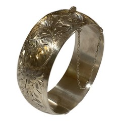 VINTAGE STERLING Silver ETCHED HINGED BANGLE Check Last Pictures