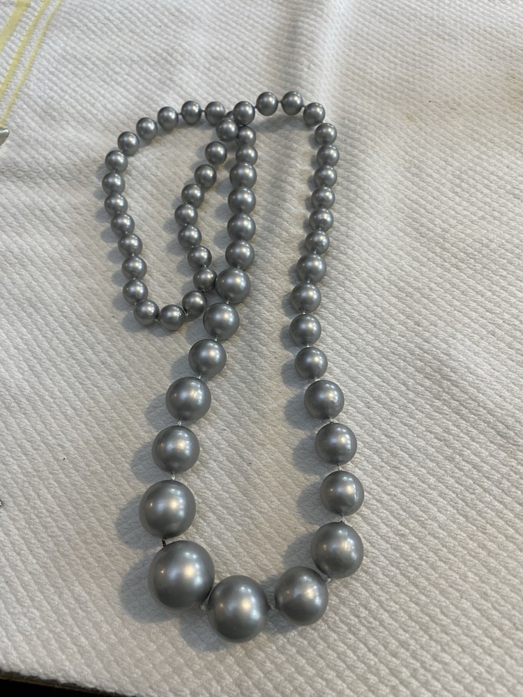 Avon VIntage 1987 Metallic Lustre Necklace – 30in – Metallic Silvertone