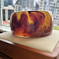 Vintage Bangle Bracelet Plastic Acrylic Lucite Apple Juice Swirl Wide Funky