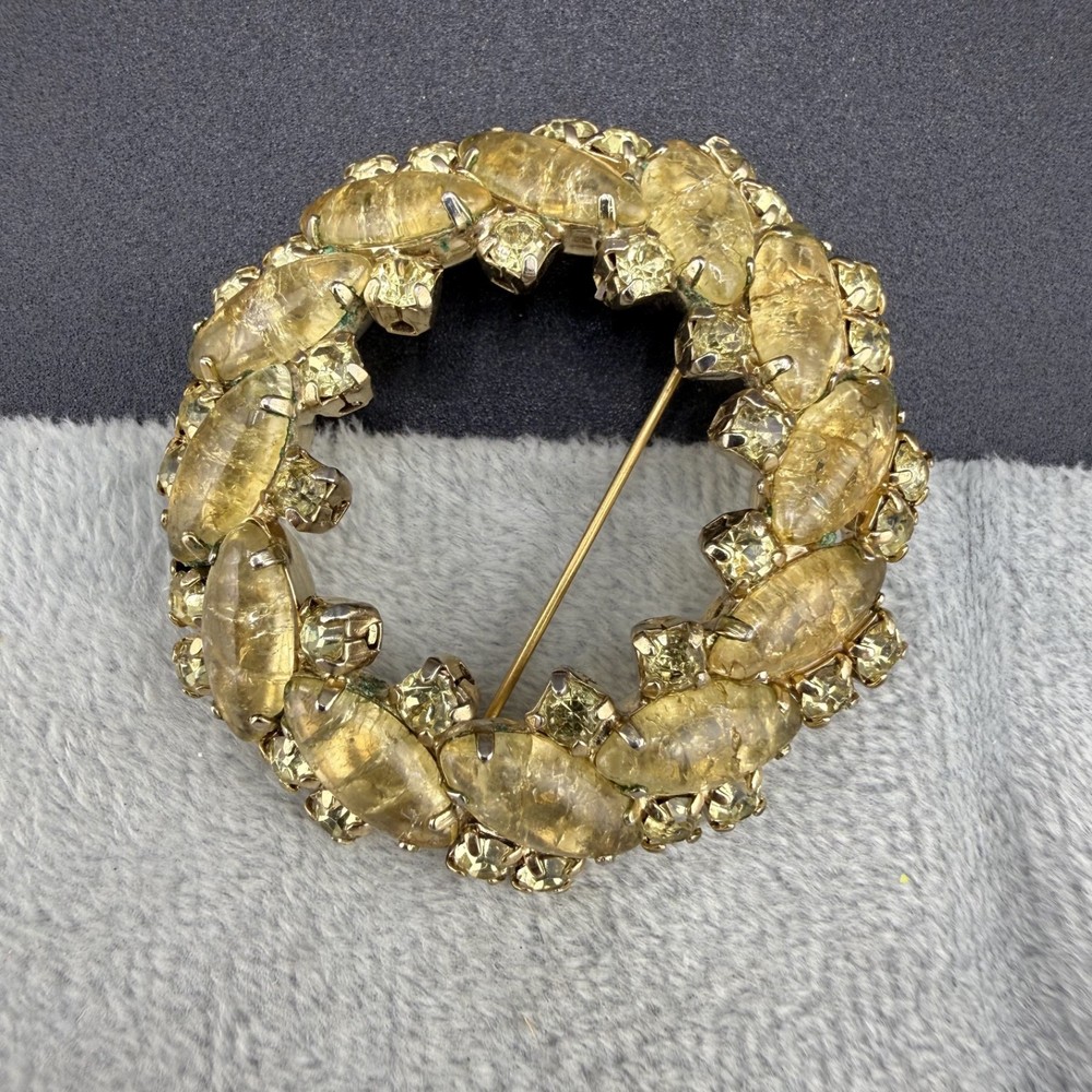 Vintage Rhinestone Brooch Gold Tone Wreath
