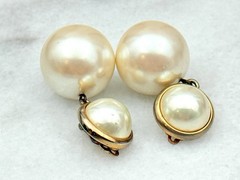 Vintage Carol Lee Faux Texture Pearl Clip On Earrings Gold Tone 1970s Carolee
