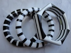 LOT OF 3 VTG ESTATE BLACK & WHITE STRIPED LUCITE HEXAGON ROUND BANGLE BRACELETS