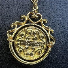 Wedgwood Jasper Reversible Necklace with Swing Cameo Cameo Pink&White Necklace