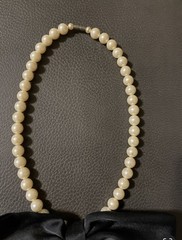 Faux Pearl Bow Necklace 7” Hang Vintage Costume Jewelry Hollywood Regency Glam