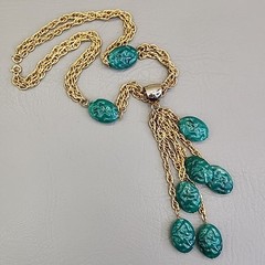 Vintage Celebrity NY Necklace Simulated Jade Green Dangles Gold Tone Layers 20″