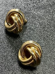 Vintage Gold Tone Wired Round Metal Earrings