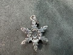 1.64g Vintage Sterling Silver 925 Snowflake Pendant Sparkling Round Accent M