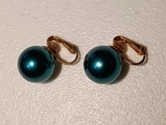 E110 Pretty Vintage Gold Tone & Aqua Metallic Round 5/8in Sphere ClipOn Earrings