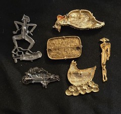 22 VINTAGE BROOCH COSTUME JEWELRY LOT HEARTS MOTHERS DAY FLOWER AVON JJ GERRYS