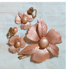 Pink Flower Brooch Pin & Clip-On Earrings Set, Gold Tone, Simulated Pearl