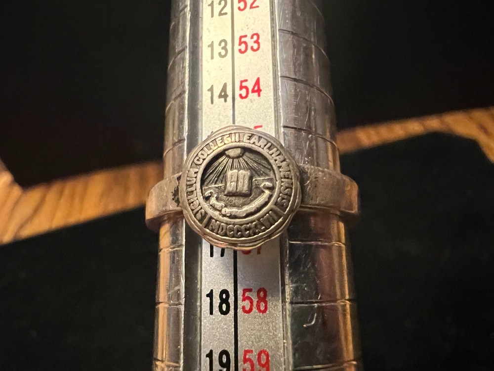 Earlham College Small Woman’s Ring Size 7.75