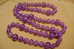 VINTAGE PURPLE LUCITE MULTIPLE SIZE BEADED OVER THE HEAD 36″ LENTH NECKLACE