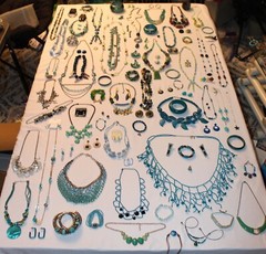 Costume Jewelry Mixed lots – ALL WEARABLE – 1/2 Pound Branded/Unbranded