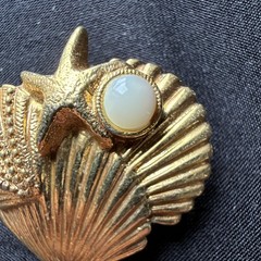 Vintage 1928 Cushion Clip-On Gold Tone Seashell / Beach Themed Earrings