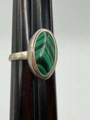 VINTAGE GREEN MALACHITE SILVER TONE RING SIZE 4.25