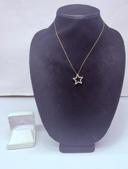 Vintage JC Penny 10k Yellow Gold Small Diamond Star Pendant Necklace
