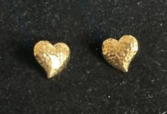 Avon Precious Hearts Earrings VTG 1980’s Hammered Texture 3/4″ Gold Tone