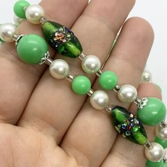 VTG FAUX JADE GREEN LUCITE LAVA OVAL ART GLASS BEAD TWO STRAND NECKLACE JAPAN 15