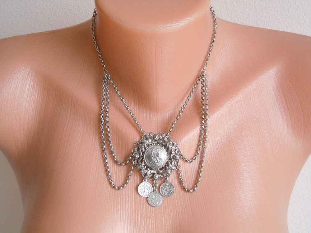 Necklace Chain Coin Pendant Metal Silver Tone Fashion Jewelry 30 G/39 Cm