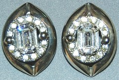VINTAGE METALLIC TONE CRYSTAL GLASS SIGNED DOMENICI BIJOUX CLIP ON EARRINGS