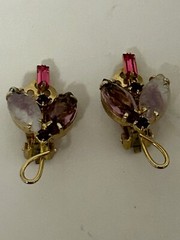 Vintage Juliana D & E Lavender Pink Pressed Glass Flower Clip Earrings