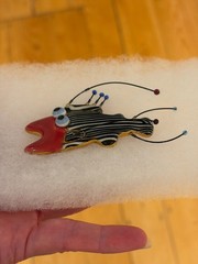 VINTAGE CYNTHIA CHUANG JEWELRY 10 FISH BROOCH PIN – IN ORIGINAL BOX!