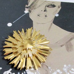 VTG LARGE 2 1/4″ SPIKY MONET GP TIERED “STARBURST” DOMED BROOCH PIN RUNWAY EXC