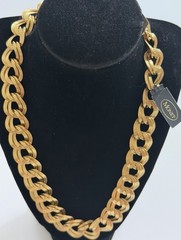 Monet Chunky Gold tone Necklace With Hook Closure . Bright Gold Tone￼