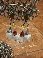 VINTAGE ART DECO WHITE MILK GLASS RED BLUE YELLOW BEADS DANGLE Clip On Earrings