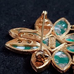 Vintage Celebrity Brooch Earring Set Gold Tone Green Clip On Dangles 2.25″