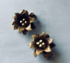Vintage Coro Caramel Enamel Flower Clip On Earrings Gold Tone 1950s Signed