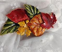 Vintage 2 TONA Fall Autumn Leaves Acorns Brooches – Colorful