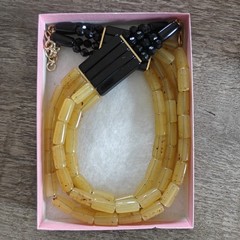 Statement necklace high quality Yellow and Black beads
