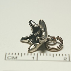925 Sterling silver flower, 10mm across,1.05 grams with split ring.