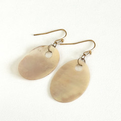 Ladies Vintage Mother Of Pearl Shell MOP Ladies Drop Earrings