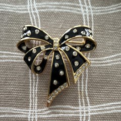 Vintage Gold Tone Black Enamel Bow Brooch Pin & Clip-On Earrings Jewelry Set